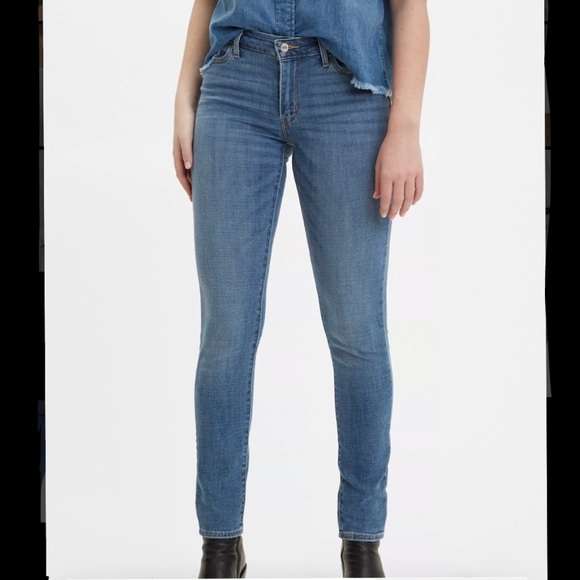 [SOLD] Levi’s 711 Skinny Jeans - Picture 1 of 4
